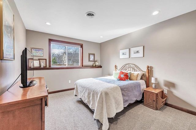 2903 BALLY BUNION LANE, Green Bay, WI 54311