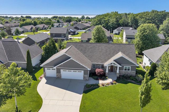 2903 BALLY BUNION LANE, Green Bay, WI 54311