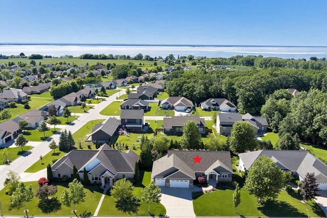 2903 BALLY BUNION LANE, Green Bay, WI 54311