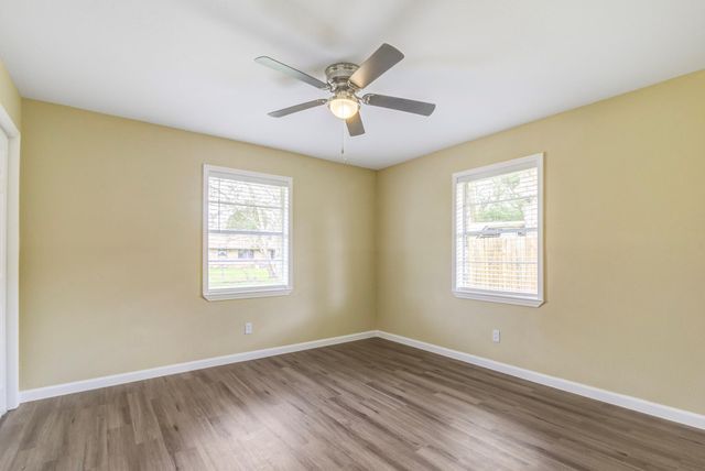 1406 W Talmage Street, Alvin, TX 77511