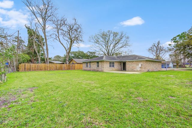 1406 W Talmage Street, Alvin, TX 77511
