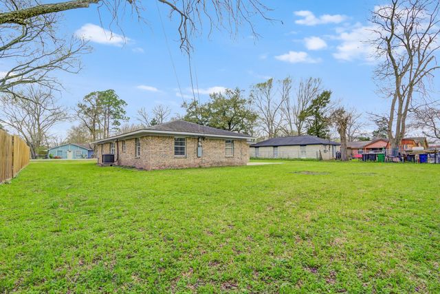 1406 W Talmage Street, Alvin, TX 77511