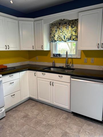 904 Homecrest Avenue, Kalamazoo, MI 49001