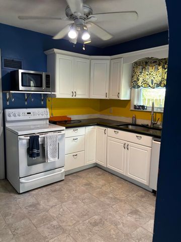 904 Homecrest Avenue, Kalamazoo, MI 49001