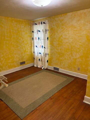 904 Homecrest Avenue, Kalamazoo, MI 49001