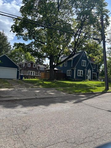 904 Homecrest Avenue, Kalamazoo, MI 49001