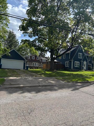 904 Homecrest Avenue, Kalamazoo, MI 49001