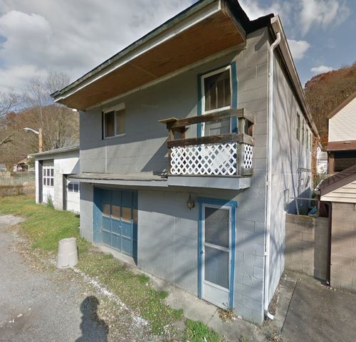 1156 North Ave, Pitcairn, PA 15140