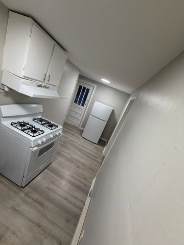 1156 North Ave, Pitcairn, PA 15140