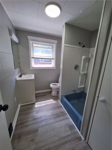 1156 North Ave, Pitcairn, PA 15140
