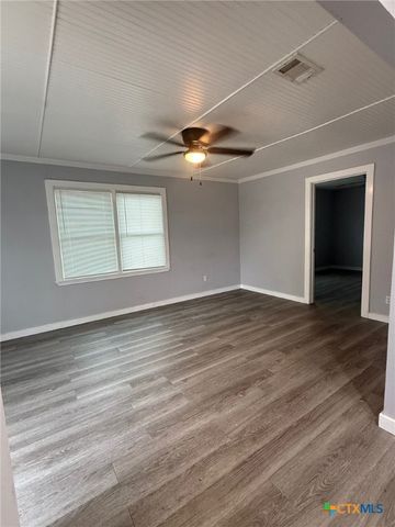 1803 E Leon St, Gatesville, TX 76528