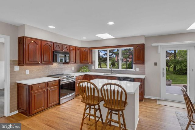 9 RIVERSTONE CIR, New Hope, PA 18938