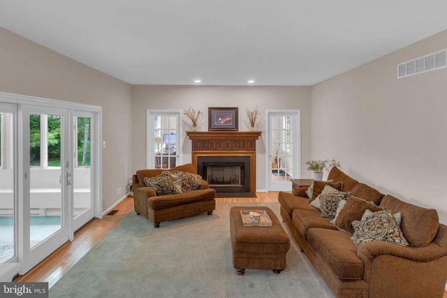 9 RIVERSTONE CIR, New Hope, PA 18938