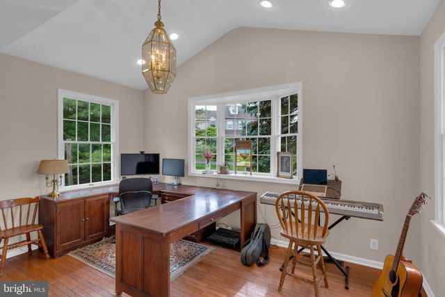 9 RIVERSTONE CIR, New Hope, PA 18938
