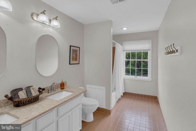 9 RIVERSTONE CIR, New Hope, PA 18938