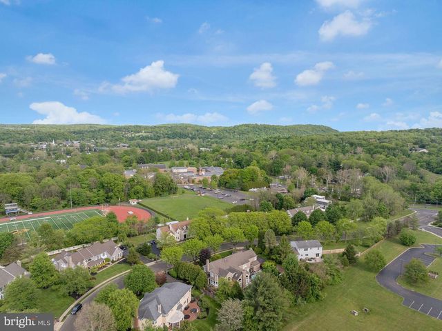 9 RIVERSTONE CIR, New Hope, PA 18938