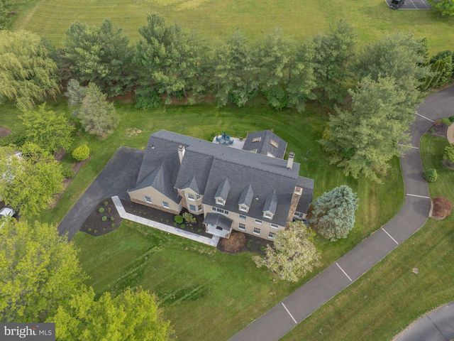 9 RIVERSTONE CIR, New Hope, PA 18938