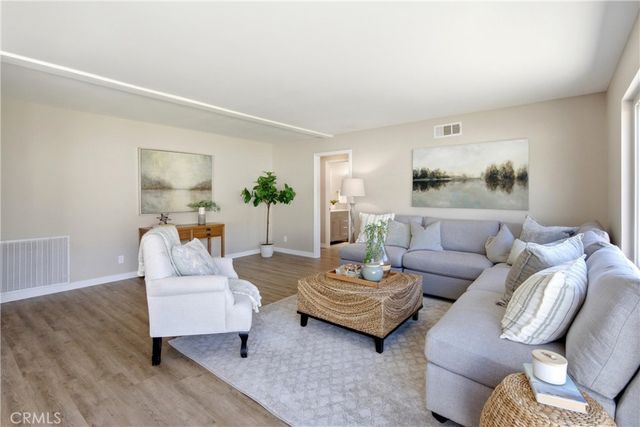 6921 Garden Circle, Huntington Beach, CA 92648