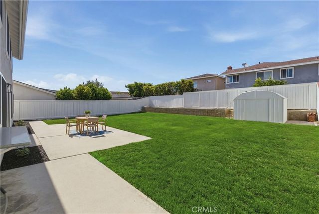 6921 Garden Circle, Huntington Beach, CA 92648