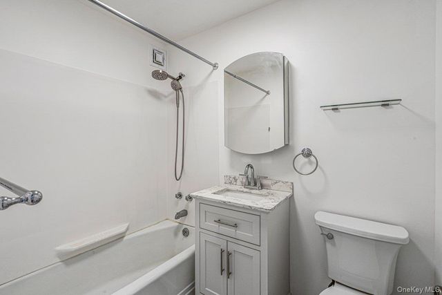 166-25 Powells Cove Boulevard 18C, Beechhurst, NY 11357