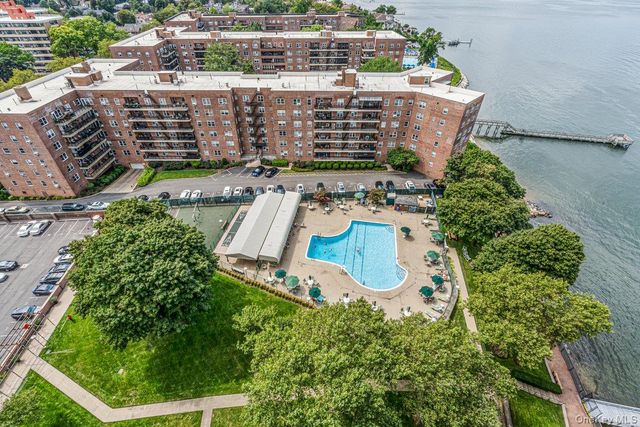 166-25 Powells Cove Boulevard 18C, Beechhurst, NY 11357
