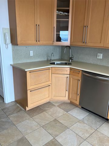 166-25 Powells Cove Boulevard 18C, Beechhurst, NY 11357