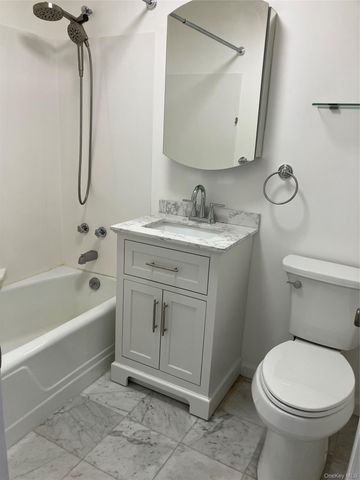 166-25 Powells Cove Boulevard 18C, Beechhurst, NY 11357