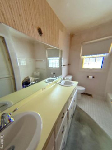 2604 Johnathan Avenue Ne, Grand Rapids Charter Township, MI 49525