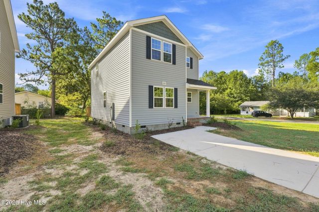 595 S Glover Street, Southern Pines, NC 28387