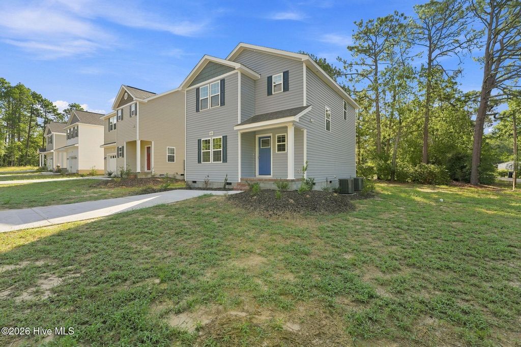 595 S Glover Street, Southern Pines, NC 28387