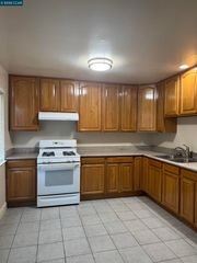 941 37Th St, Oakland, CA 94608