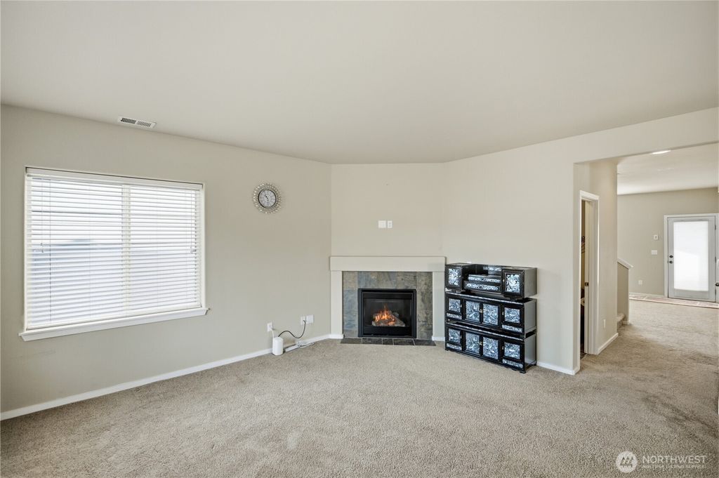 Image 11 of property listing at 9323 S Ainsworth Avenue, Tacoma, WA 98444