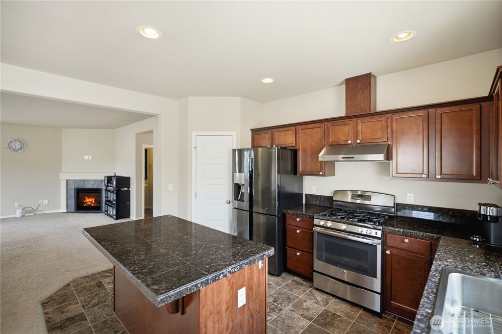 Image 19 of property listing at 9323 S Ainsworth Avenue, Tacoma, WA 98444