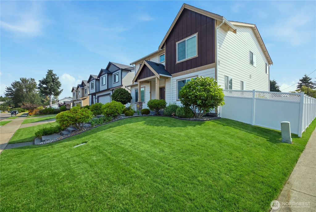 Image 3 of property listing at 9323 S Ainsworth Avenue, Tacoma, WA 98444