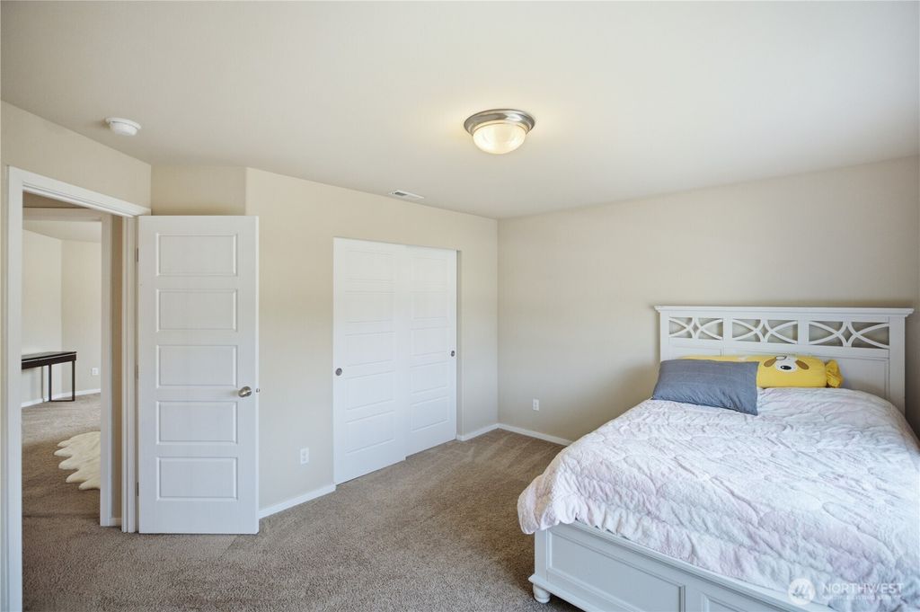 Image 31 of property listing at 9323 S Ainsworth Avenue, Tacoma, WA 98444