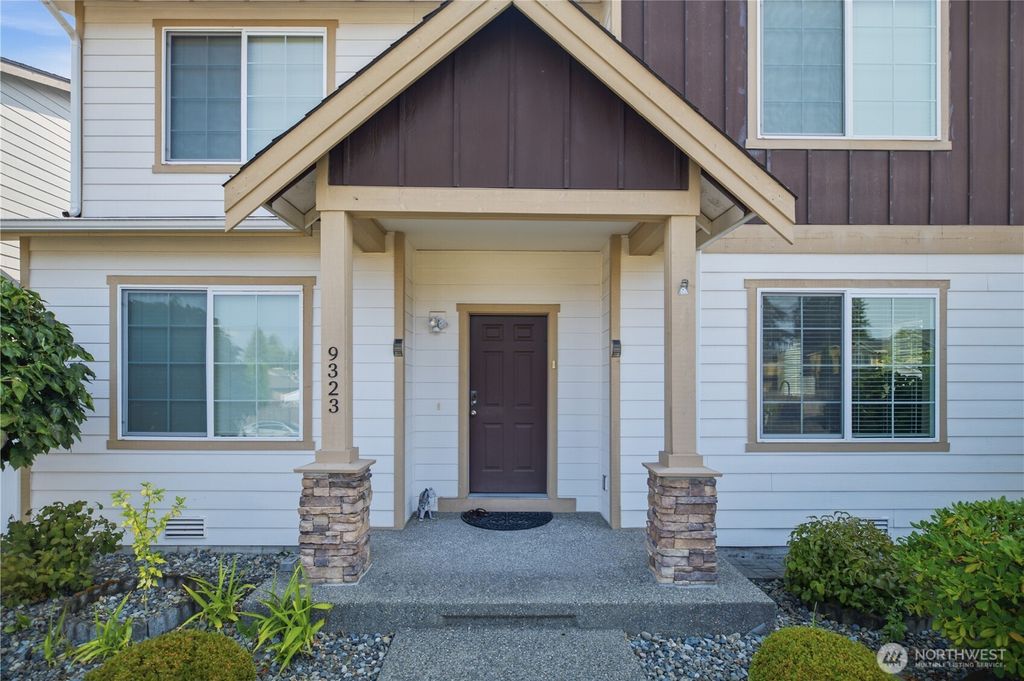 Image 9 of property listing at 9323 S Ainsworth Avenue, Tacoma, WA 98444