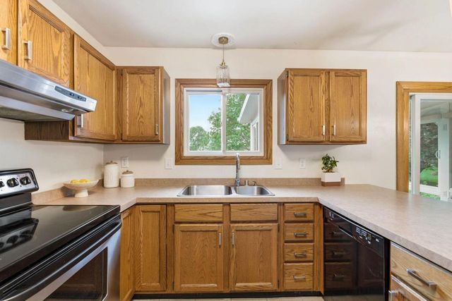 2321 MacArthur ROAD, Waukesha, WI 53188