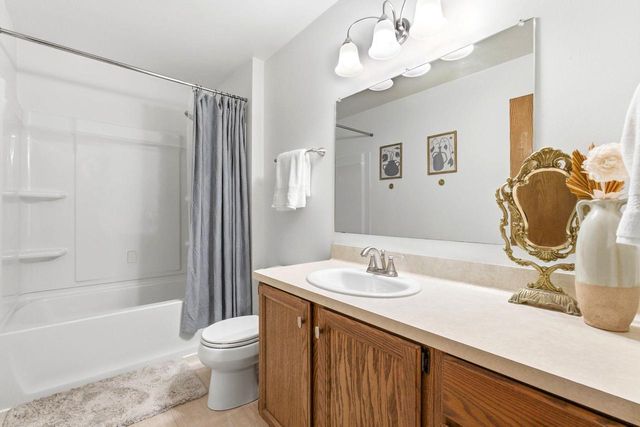 2321 MacArthur ROAD, Waukesha, WI 53188
