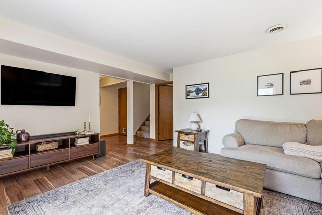 2321 MacArthur ROAD, Waukesha, WI 53188