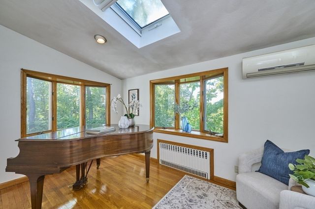 9 Princeton St, Newton, MA 02458