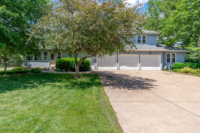 16902 206th Street, Davenport, IA 52806