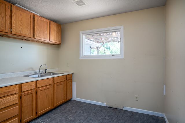 16902 206th Street, Davenport, IA 52806