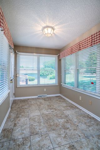 16902 206th Street, Davenport, IA 52806