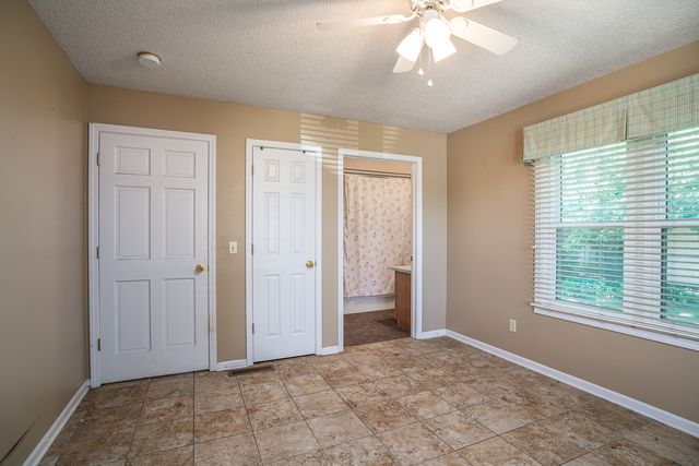 16902 206th Street, Davenport, IA 52806