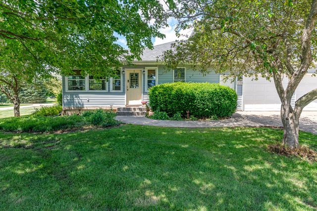 16902 206th Street, Davenport, IA 52806