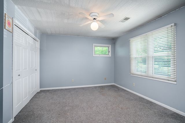 16902 206th Street, Davenport, IA 52806