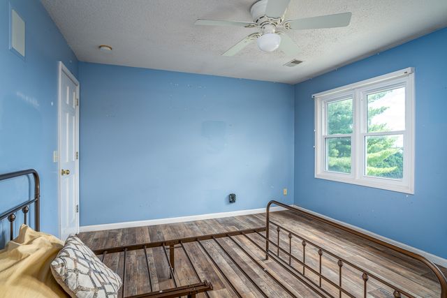 16902 206th Street, Davenport, IA 52806