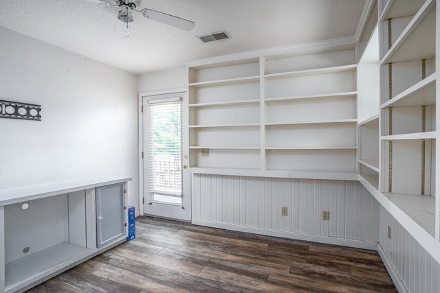 16902 206th Street, Davenport, IA 52806
