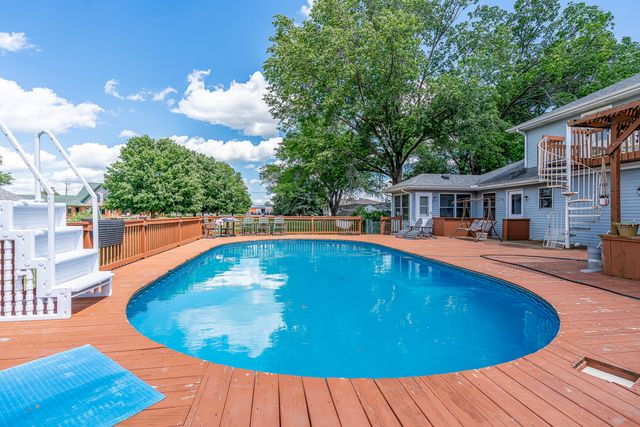 16902 206th Street, Davenport, IA 52806