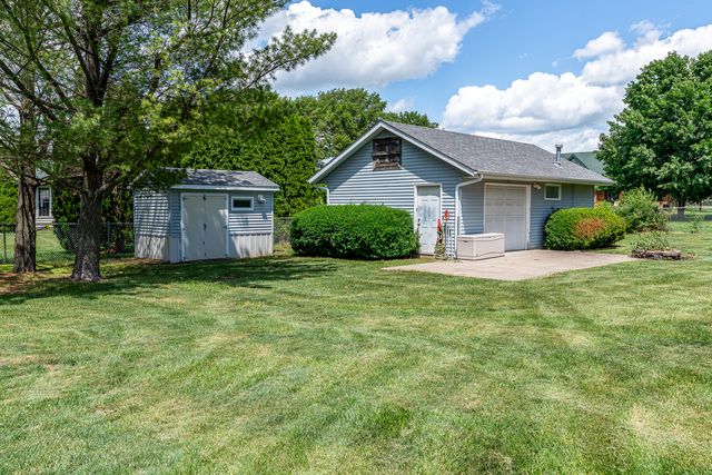 16902 206th Street, Davenport, IA 52806